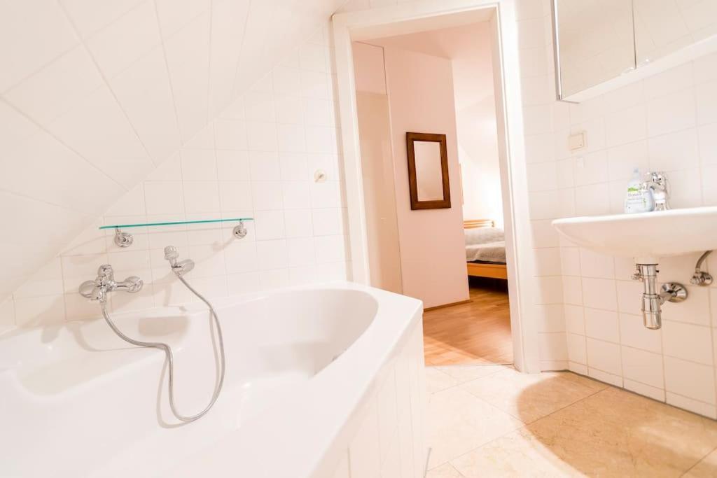 Luxurious Maisonette Apartment At The Heart Of Bécs Kültér fotó